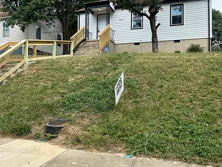 2109 Colgate St NE — Photo 3