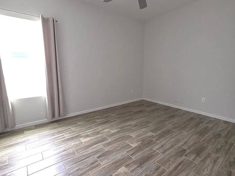 913 N Clarence Ave — Photo 11