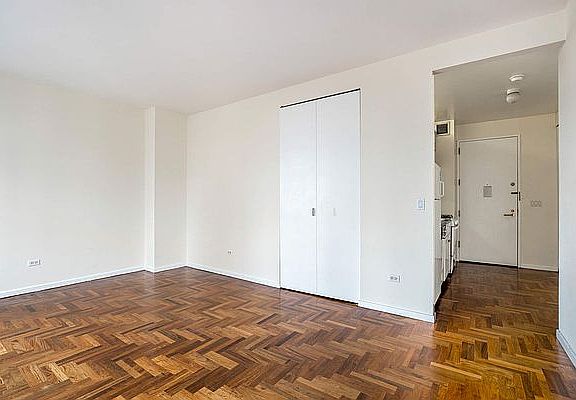 5th image of 250 E 54th St APT 16E