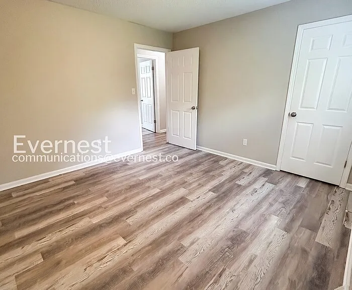 1676 Guilford Dr — Photo 10