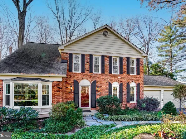 8208 Lochinver Ln, Potomac, MD 20854