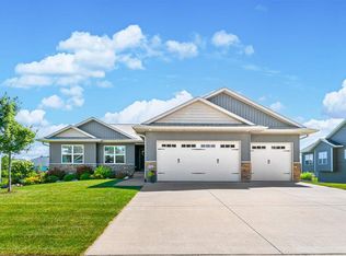 1950 Robin Dr, North Liberty, IA 52317