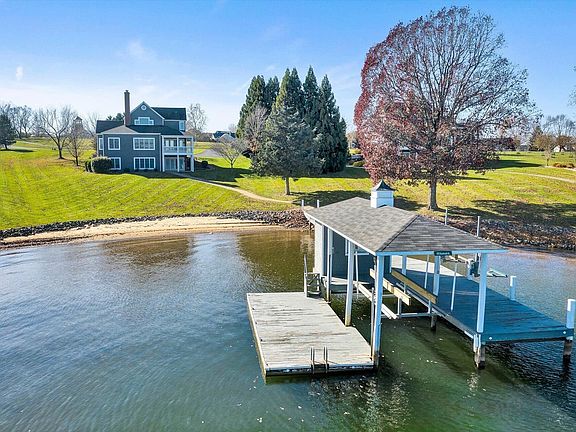 5th image of 900 Boardwalk Dr