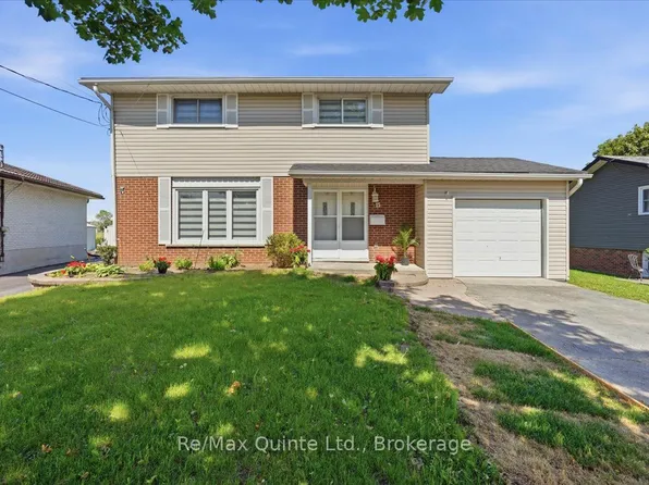 15 Robertson Ln, Belleville, ON K8P 4C2