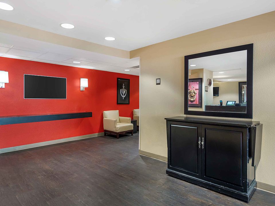Lobby and Guest Check-in
