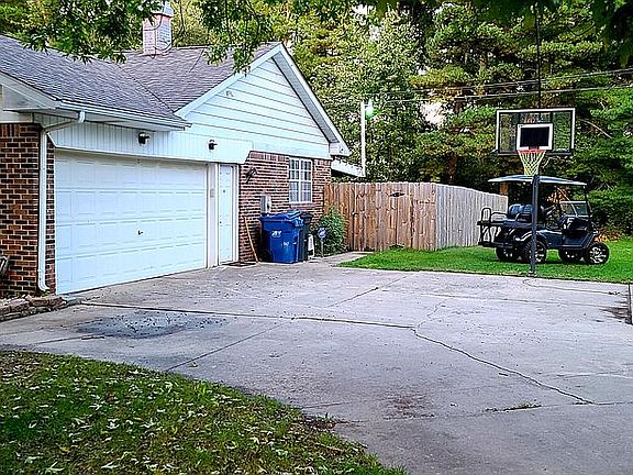 Adjustable inground bball hoop