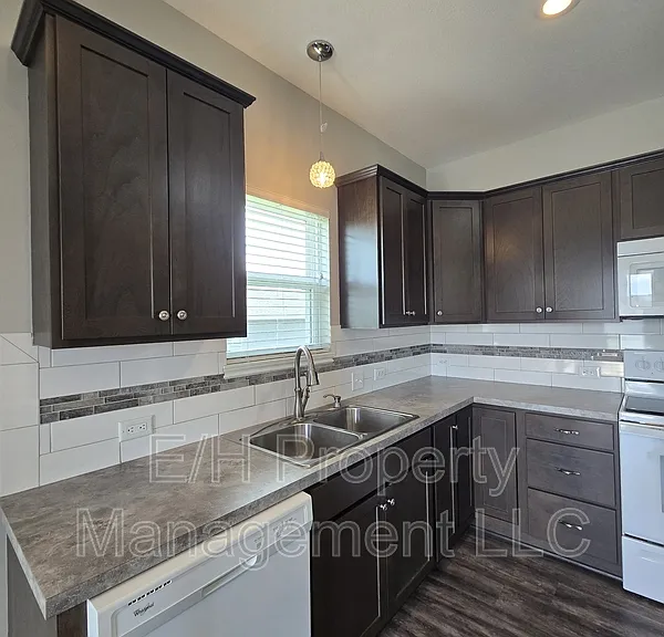 5937 N Millsboro St — Photo 9
