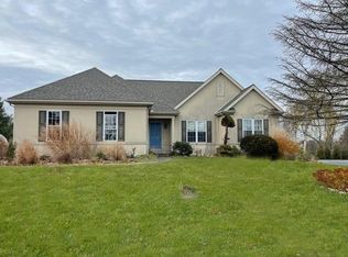 830 Stonebridge Dr, Lancaster, PA