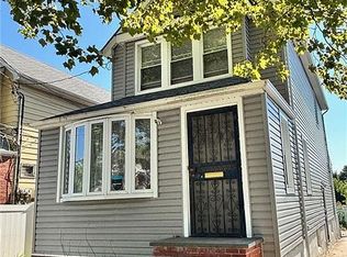 13515 244th St, Rosedale, NY 11422