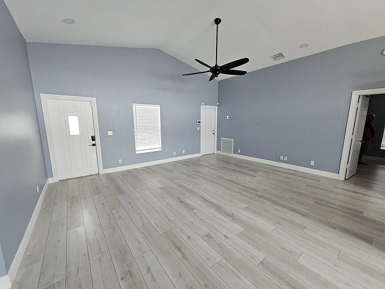 6131 Robinson St — Photo 6