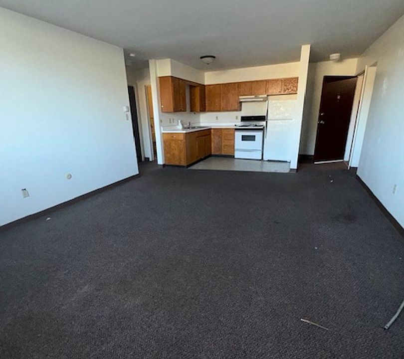 2nd image of 410-485 20th St SE #455-102