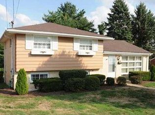 225 Lansdowne Dr, Verona, PA 15147