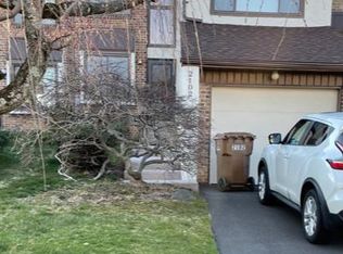 2102 Grant Mews Ct, Ambler, PA 19002