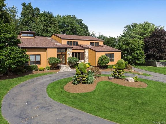 4th image of 16 Quail Hollow Ln