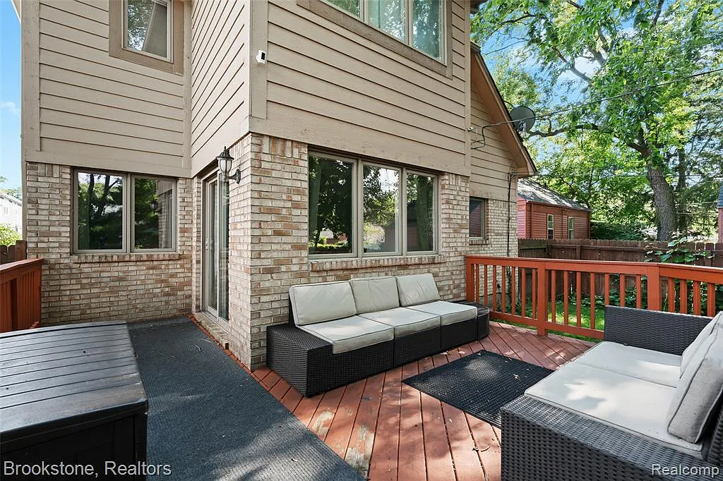 3 bed, 2.5 bath, 1709 sqft, $3,800 — Photo 3