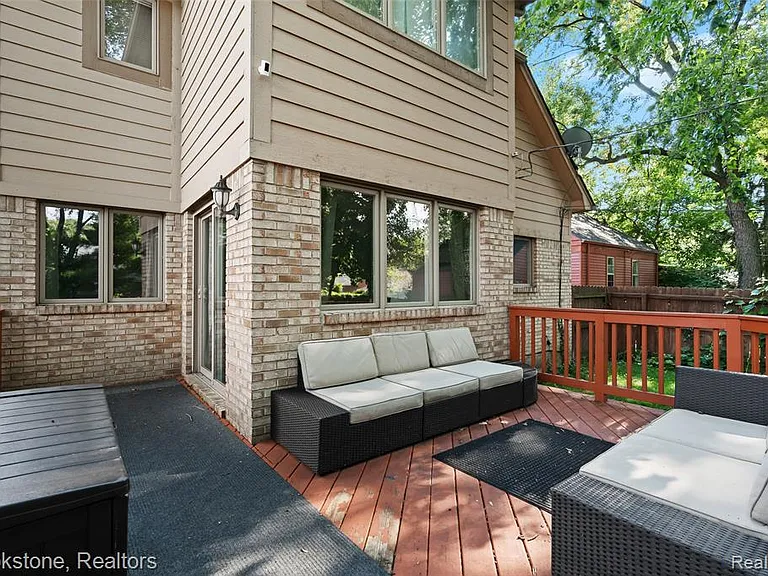 400 La Plaza Ct — Photo 3