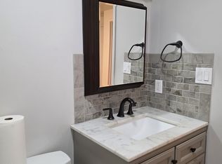 1346 Lincoln Ave APT 1, Rochelle, IL 61068