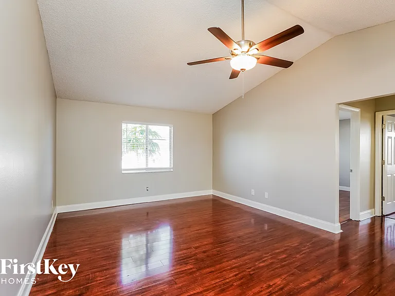 18185 Dupont Dr — Photo 6