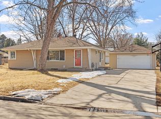 2781 Merrill St, Roseville, MN 55113