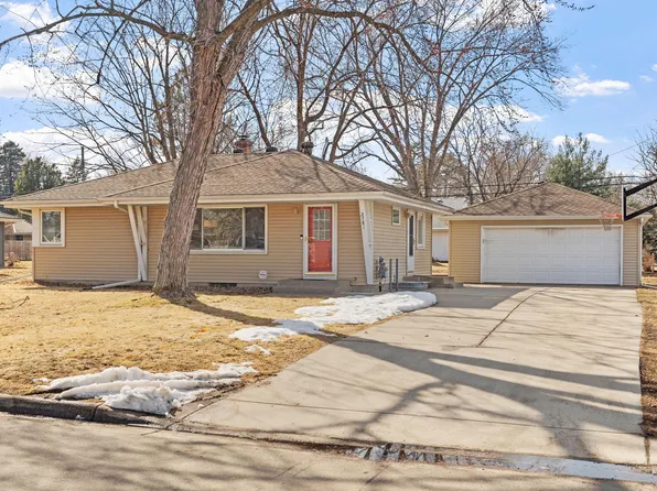 2781 Merrill St, Roseville, MN 55113