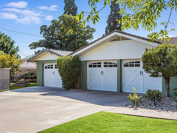 3 Car Garage