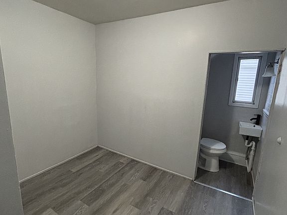 4th image of 213 W Avenue Ext