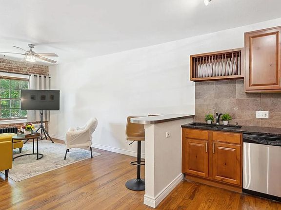 2nd image of 1585 Fillmore St APT 6