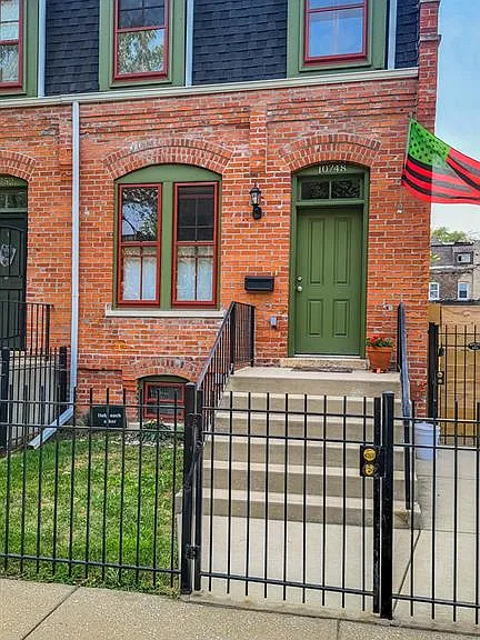 10748 S Champlain Ave — Photo 1