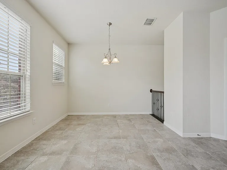 3934 Amberwood Dr — Photo 16