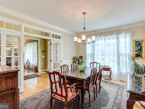 3rd image of 5 Fordham Ct