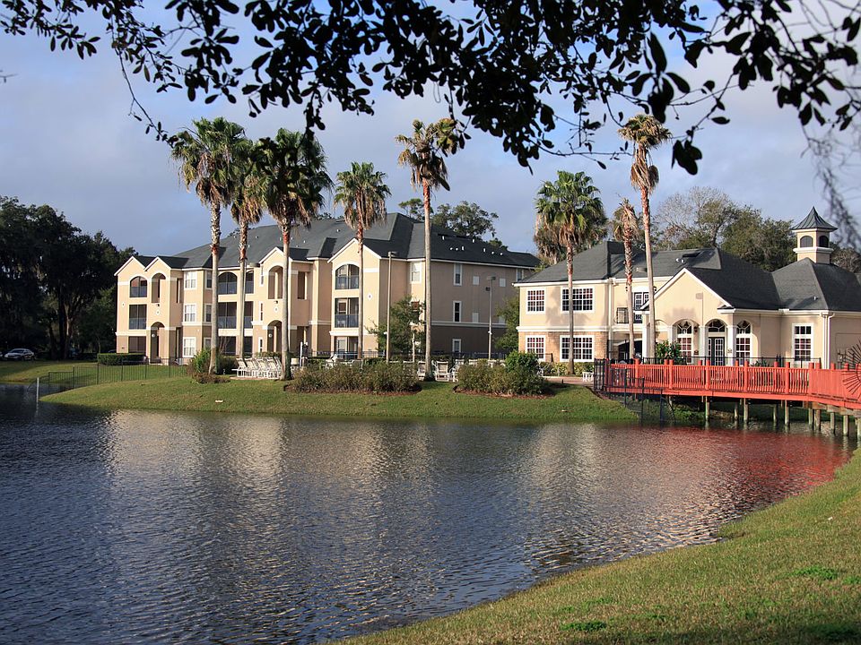2nd image of 940 Village Trl Unit 9-302