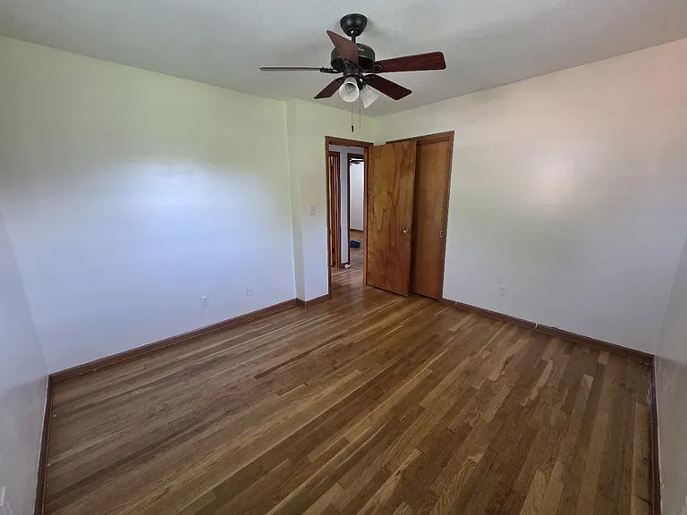 521 Stonehaven Dr — Photo 16