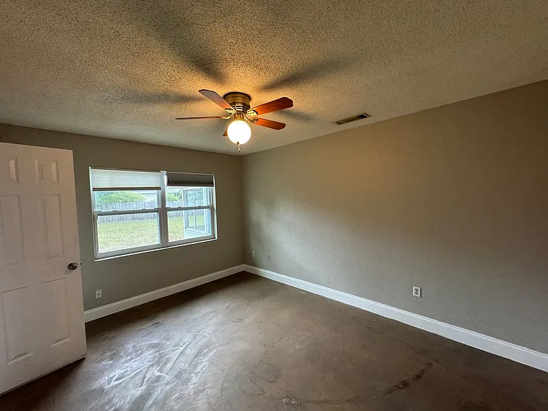 1199 Lawrence Ave — Photo 3