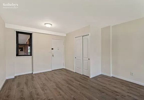 3rd image of 4901 Henry Hudson Pkwy W APT 2E