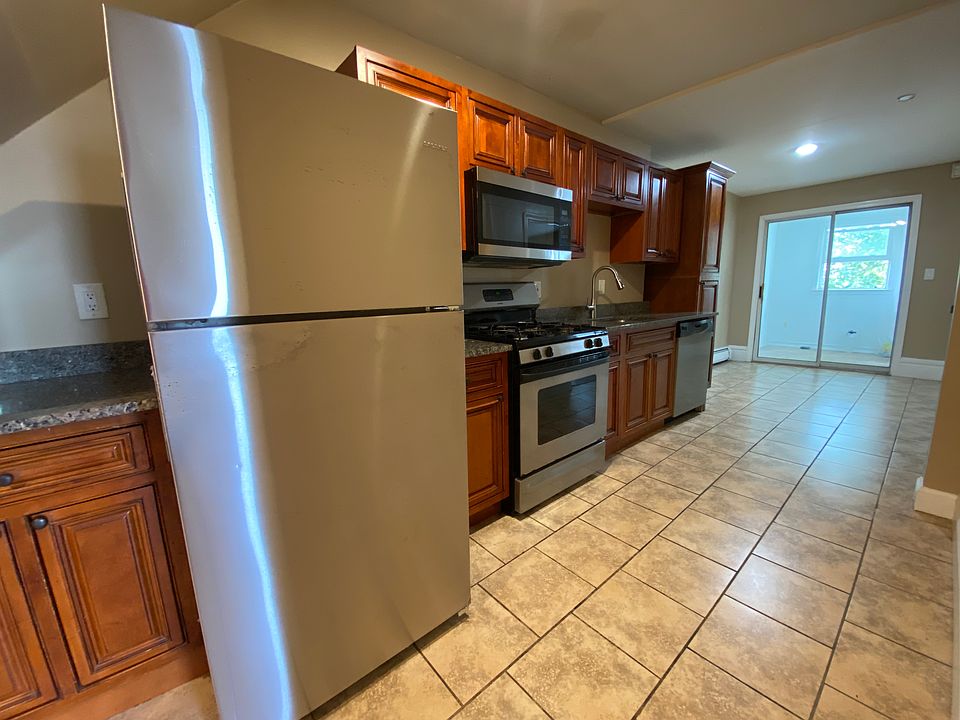1st image of 93 Glen St #3