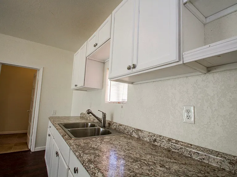924 Saint James St #1 — Photo 13