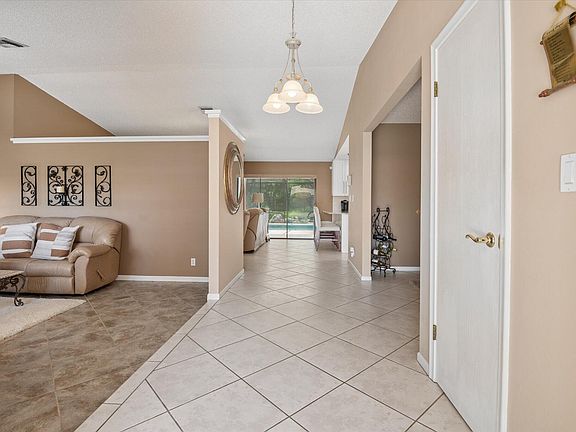 4th image of 10884 NW 17TH Manor