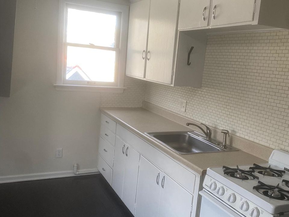 1st image of 391 1/2 Morrison Ave
