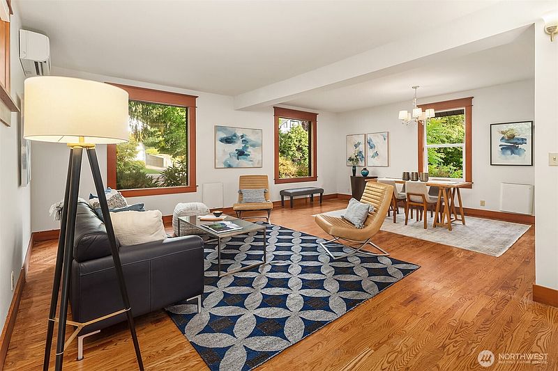 4th image of 6827 28th Avenue NE