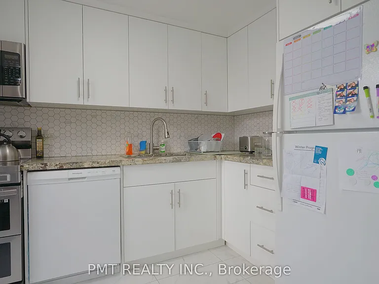 88 Charles St E #106 — Photo 8