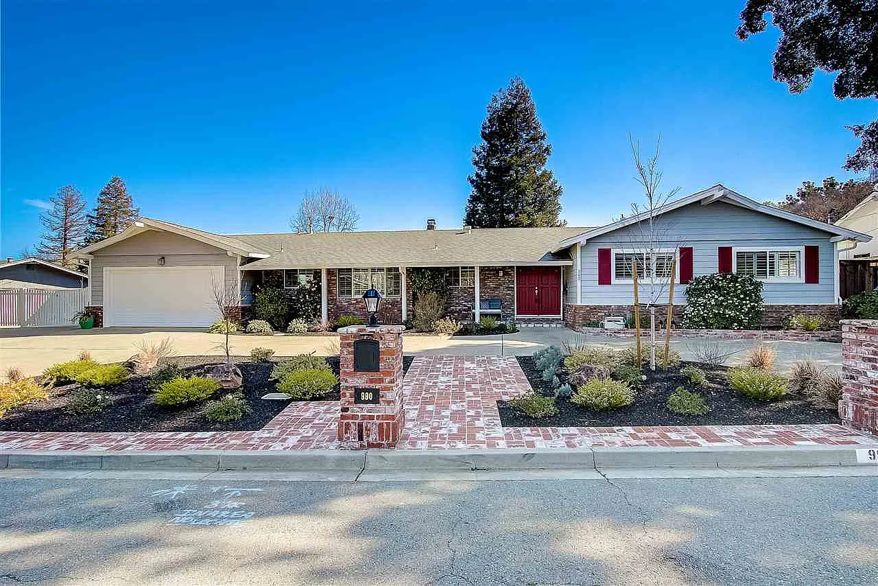 990 Kenston Dr photo 1