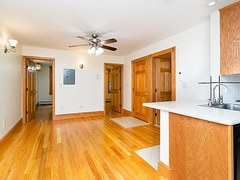 29 Phillips St #1 — Photo 3
