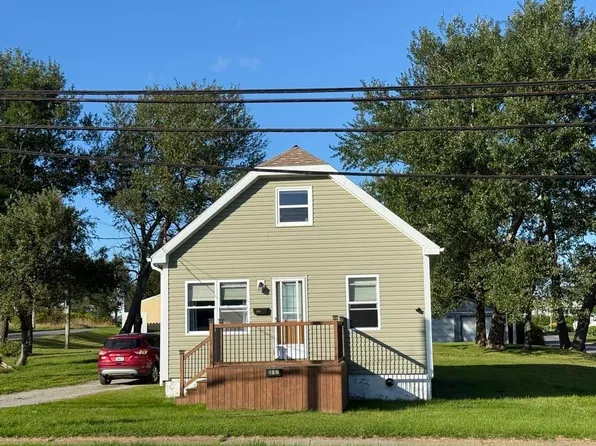 3569 Ellsworth Ave, New Waterford, NS B1H 2G8