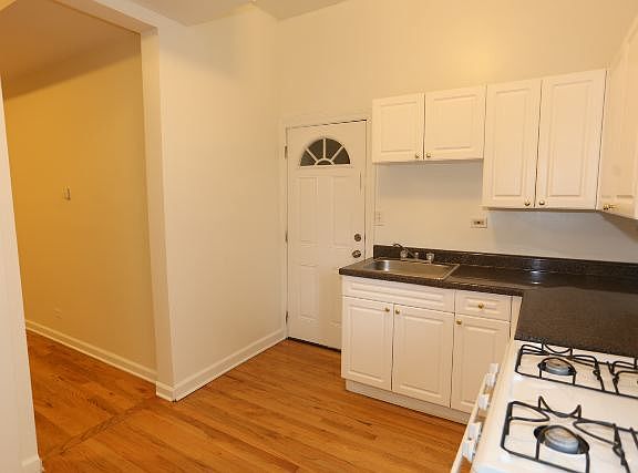 4th image of 647 W Oakdale Ave #Ua1