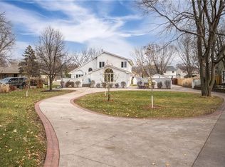 5359 NW 72nd St, Urbandale, IA 50322