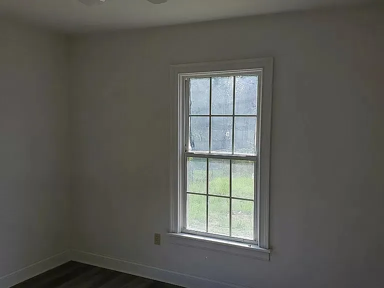908 N Jackson St — Photo 3