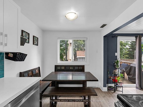 3rd image of 211 Hickling Trl