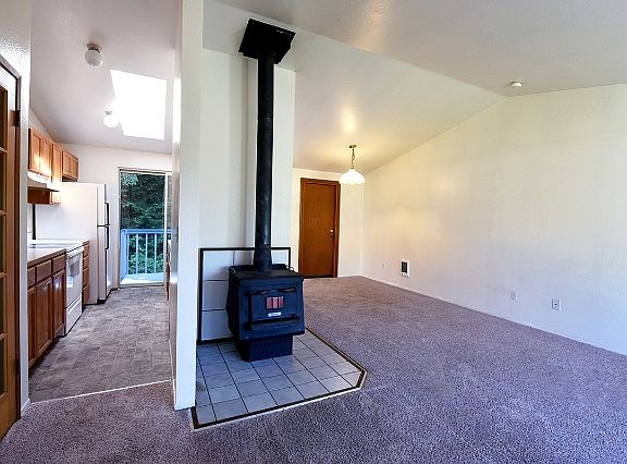 5th image of 9412 15th St SE