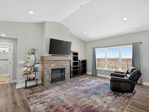 3rd image of 1634 Dalton St