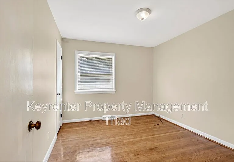1821 W Meadowview Rd — Photo 10